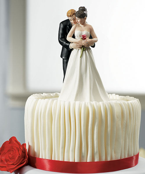 A wedding cake with a bride and groom figurines on top Image & Design ID  0000365031 - SmileTemplates.com