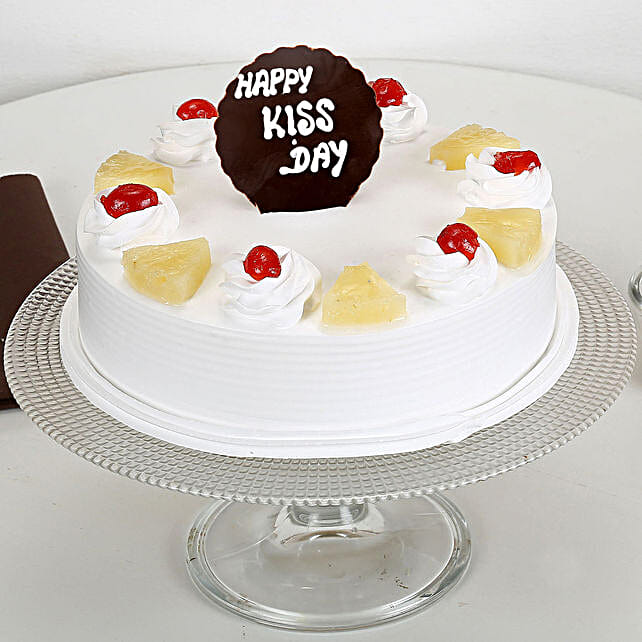 kiss day pineapple cake