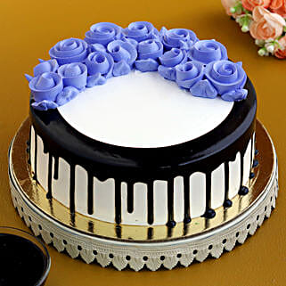 Roses On Top Black Forest Cake Half Kg-image-31