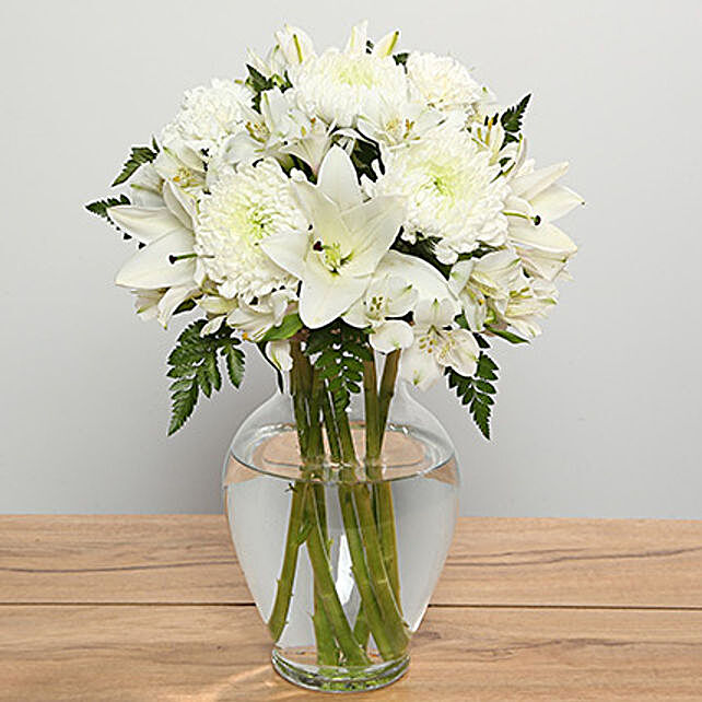 White Flowers In Glass Vase Uae Gift White Flowers In Glass Vase Ferns N Petals