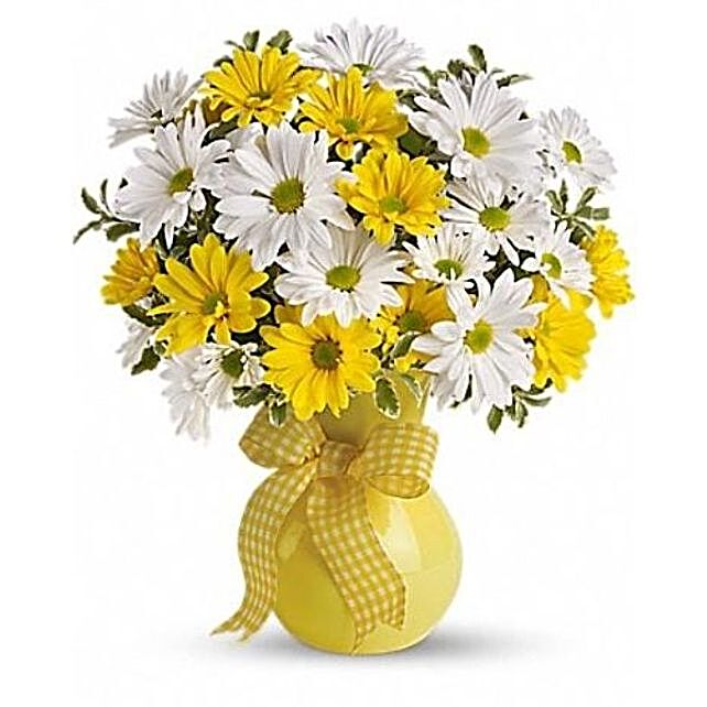 vibrant-yellow-and-white-daisy-bouquet_1.jpg